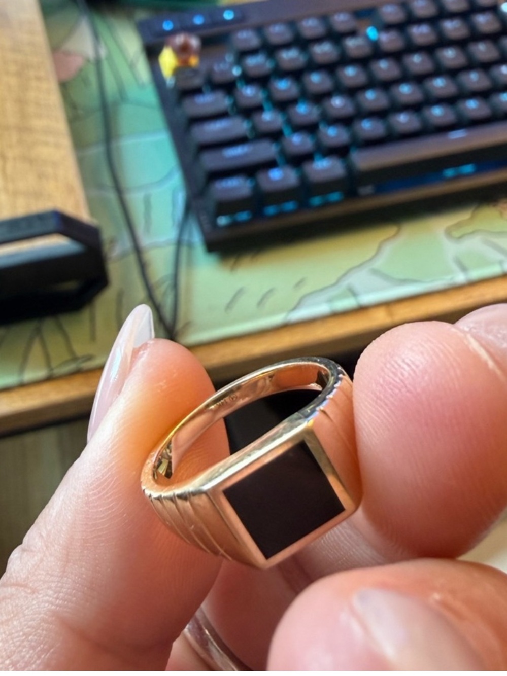 Black onyx square signet ring Mejuri - Picture 4 of 5